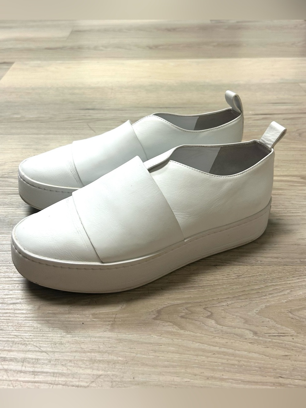 Vince Wallace Platform Sneaker White Leather Slip On Women 7.5M Athleisure Chic
